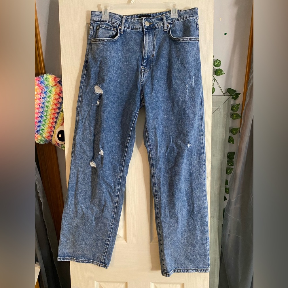 Forever 21 Straight Cut Jeans w/ Rips 32